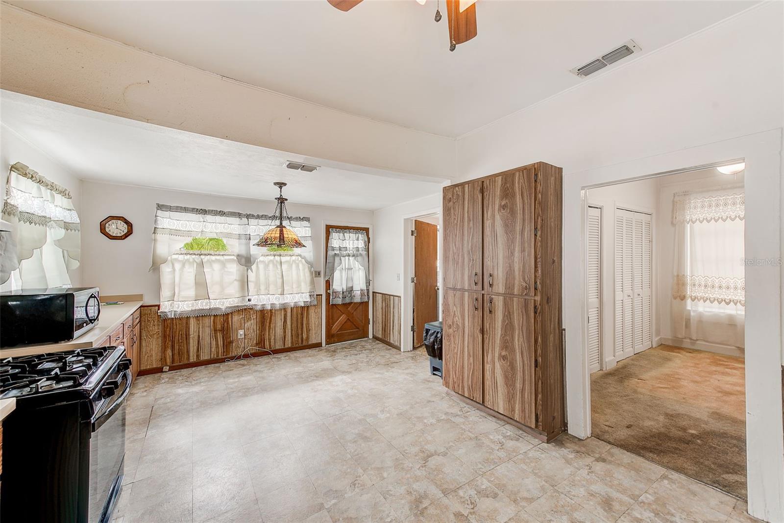 Image 13 of 40 For 632 Cross Street