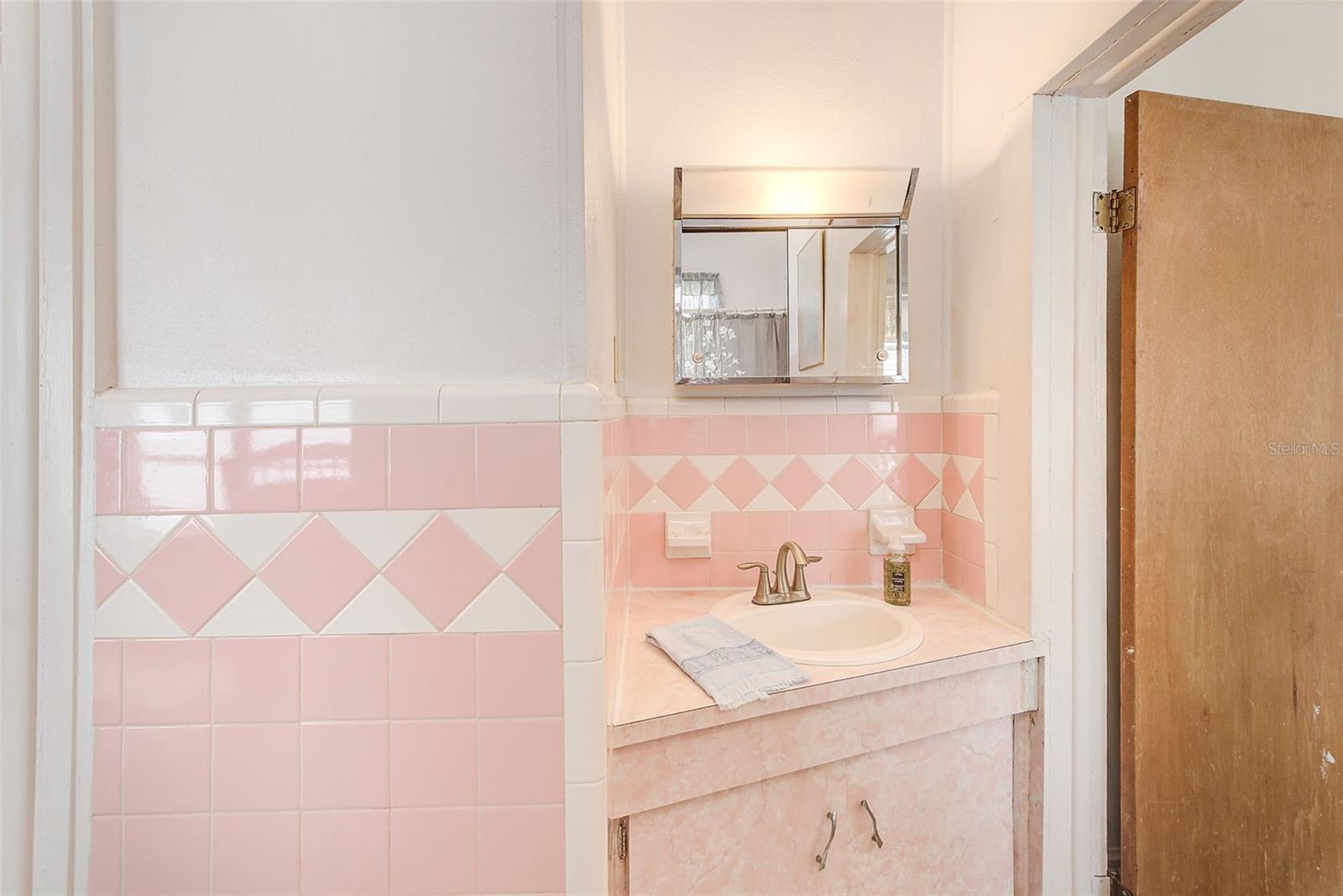 Image 17 of 40 For 632 Cross Street