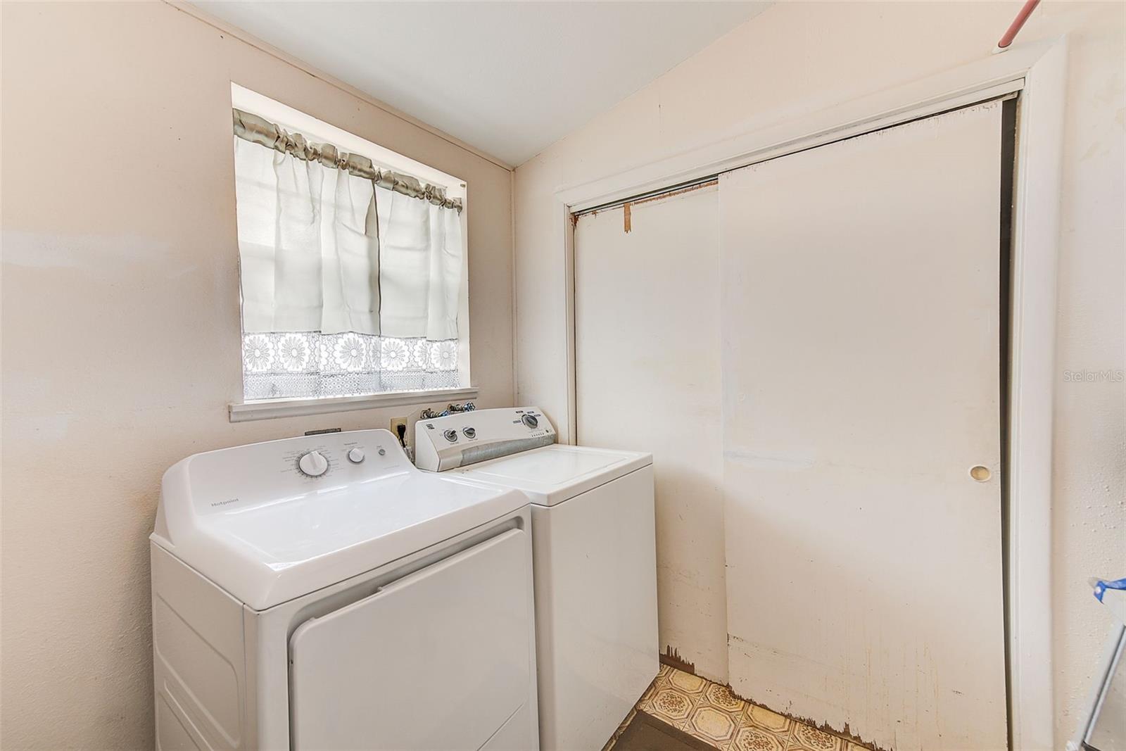 Image 21 of 40 For 632 Cross Street