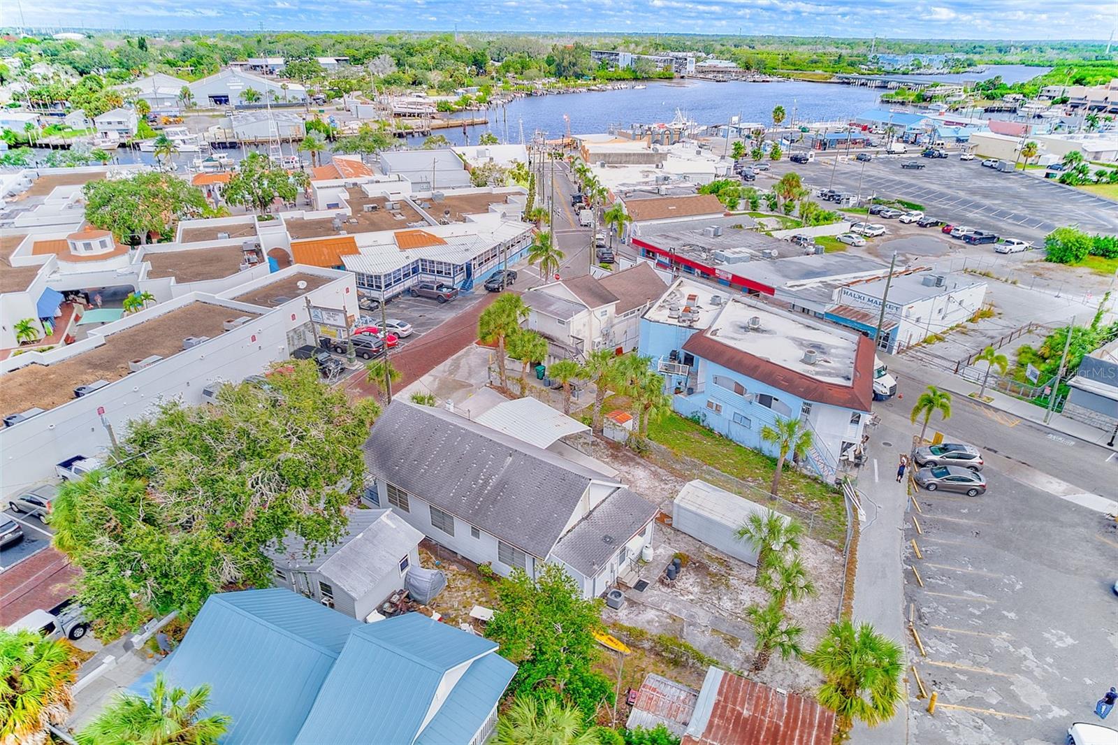 Image 34 of 40 For 632 Cross Street