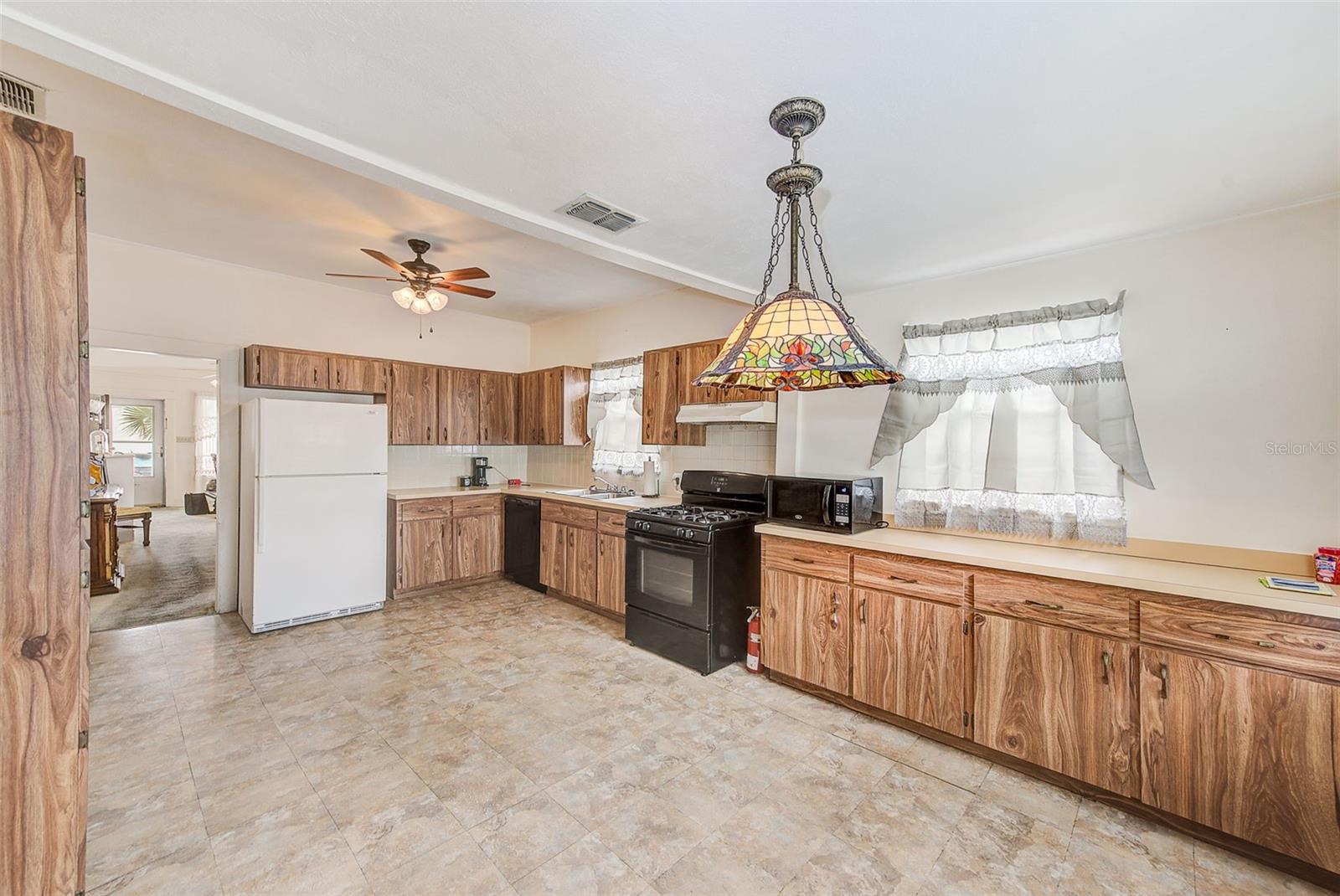 Image 9 of 40 For 632 Cross Street