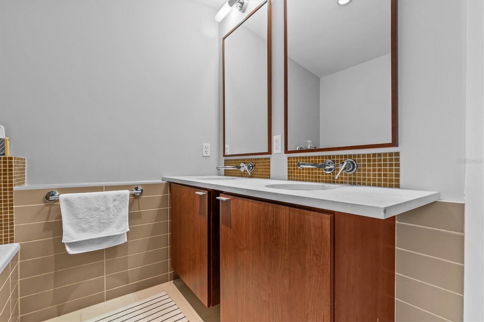 Image 17 of 64 For 912 Channelside Drive 2502