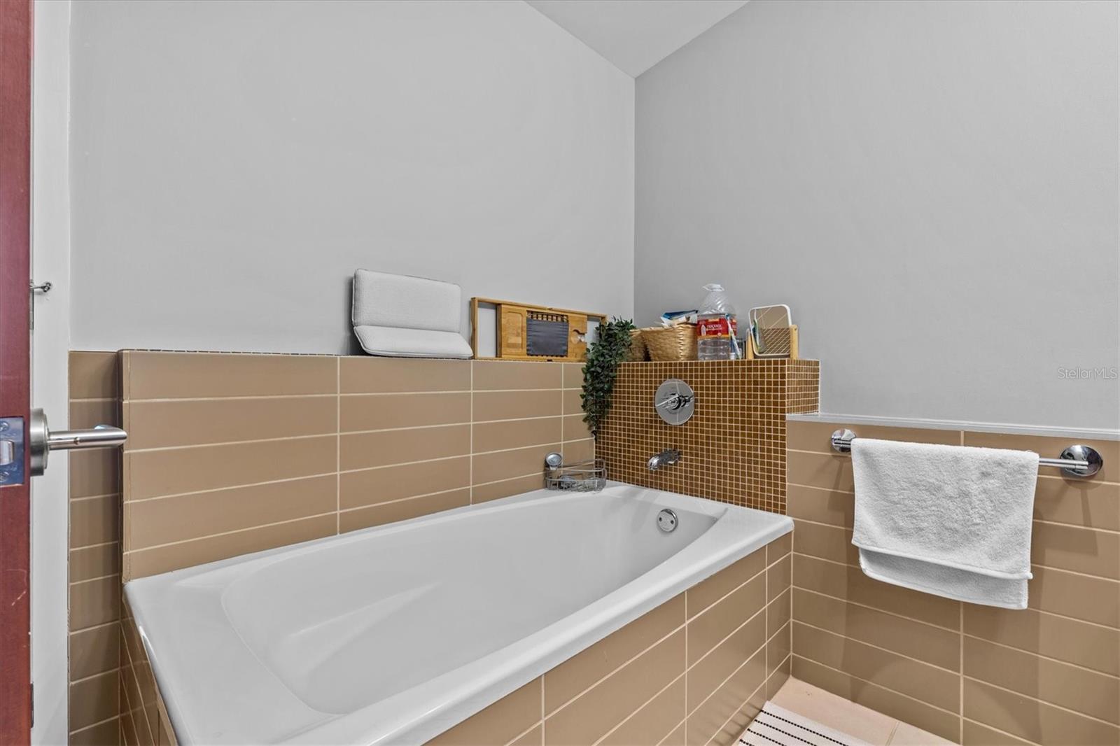Image 18 of 64 For 912 Channelside Drive 2502