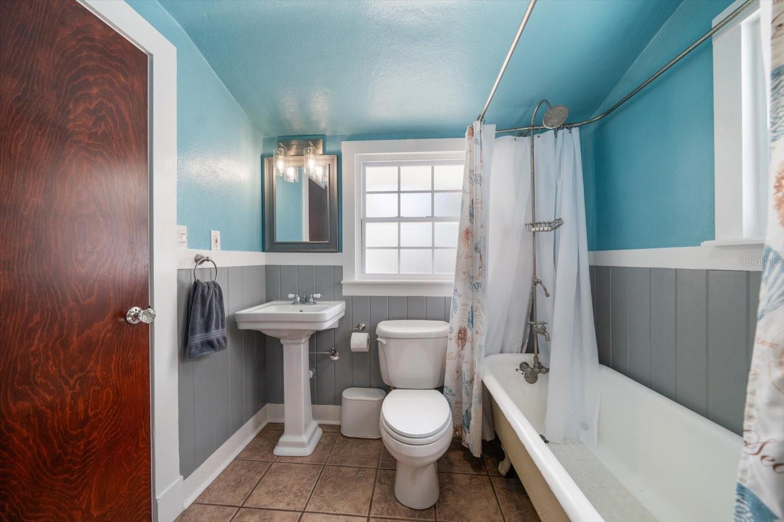 Image 13 of 33 For 915 Pine Street