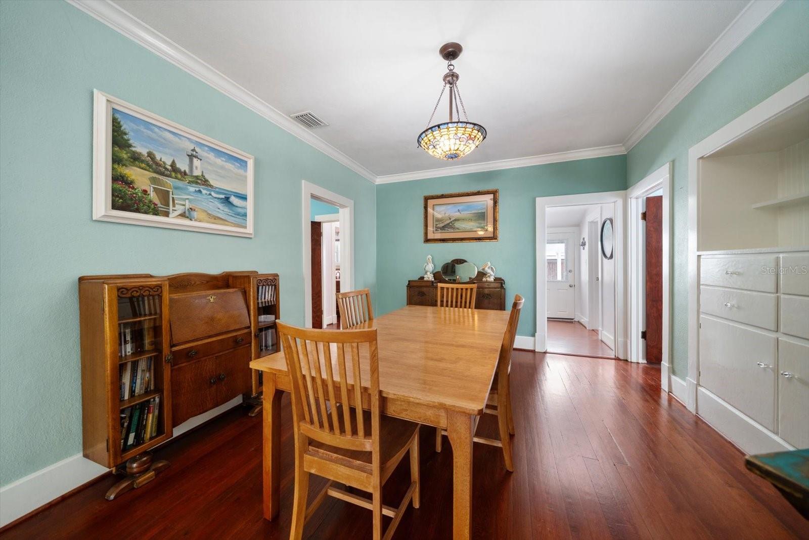 Image 8 of 33 For 915 Pine Street