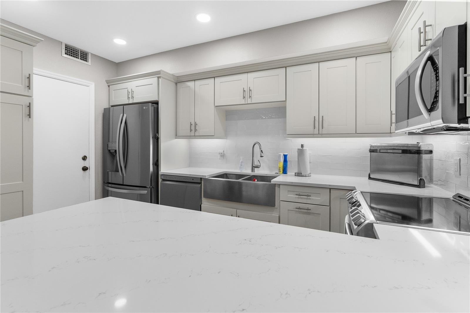 Image 13 of 27 For 5396 Gulf Boulevard 709