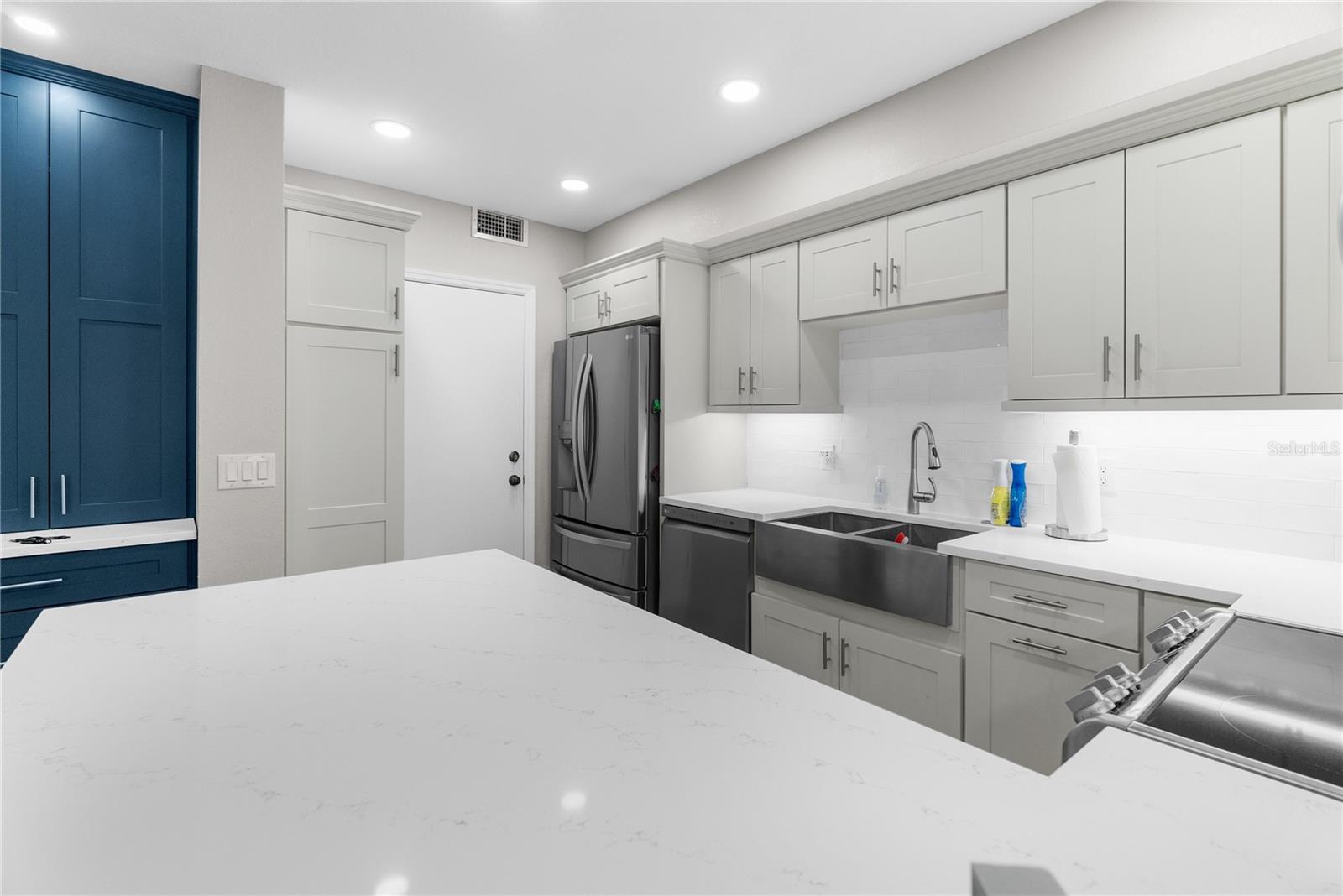 Image 18 of 27 For 5396 Gulf Boulevard 709