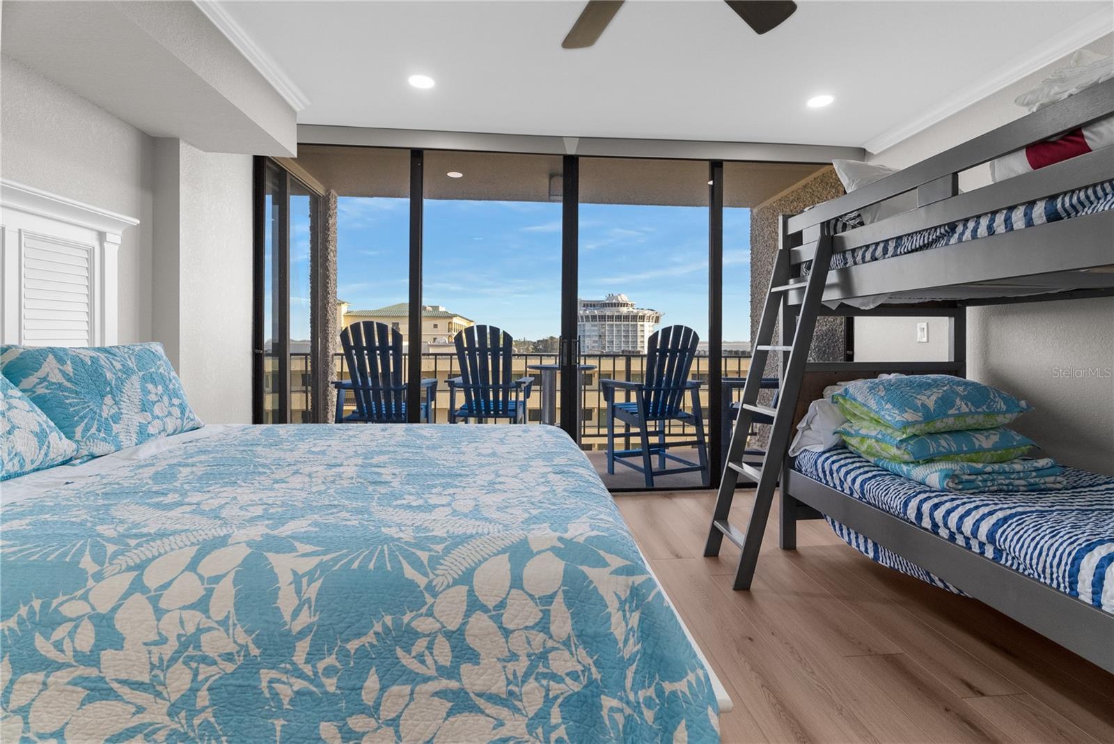 Image 6 of 27 For 5396 Gulf Boulevard 709