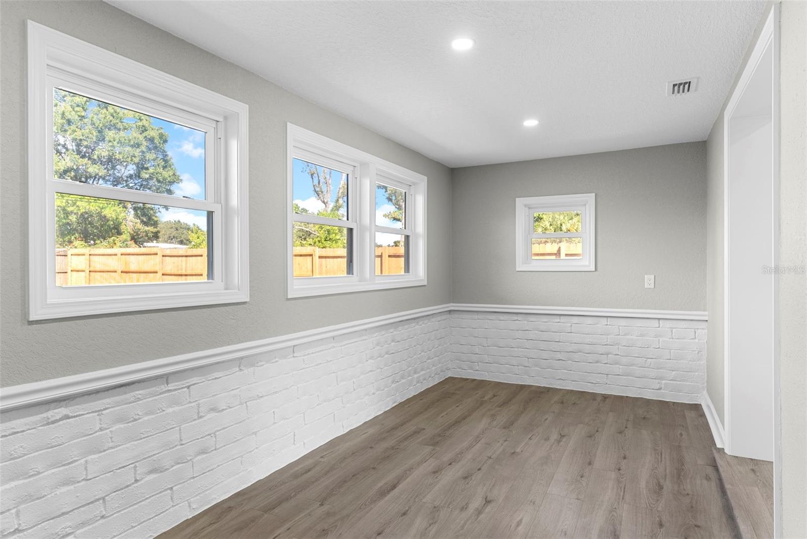 Image 14 of 37 For 801 63rd Avenue S