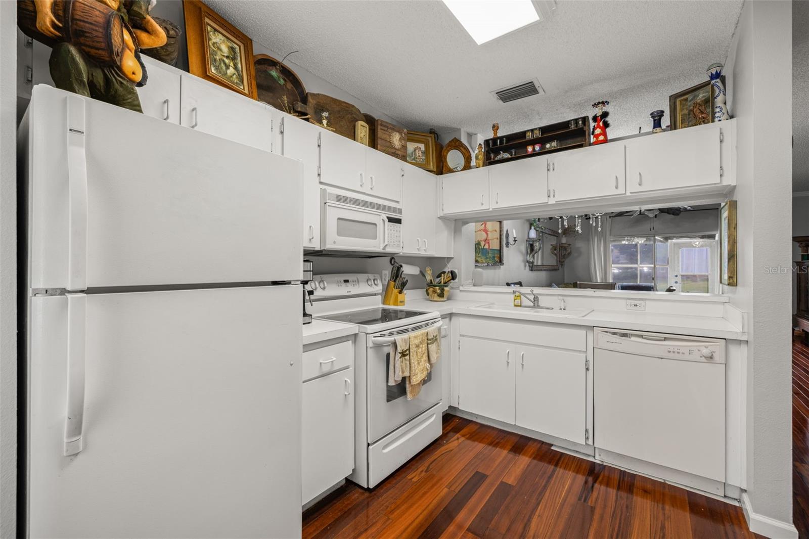 Image 10 of 40 For 6025 Bayside Key Drive