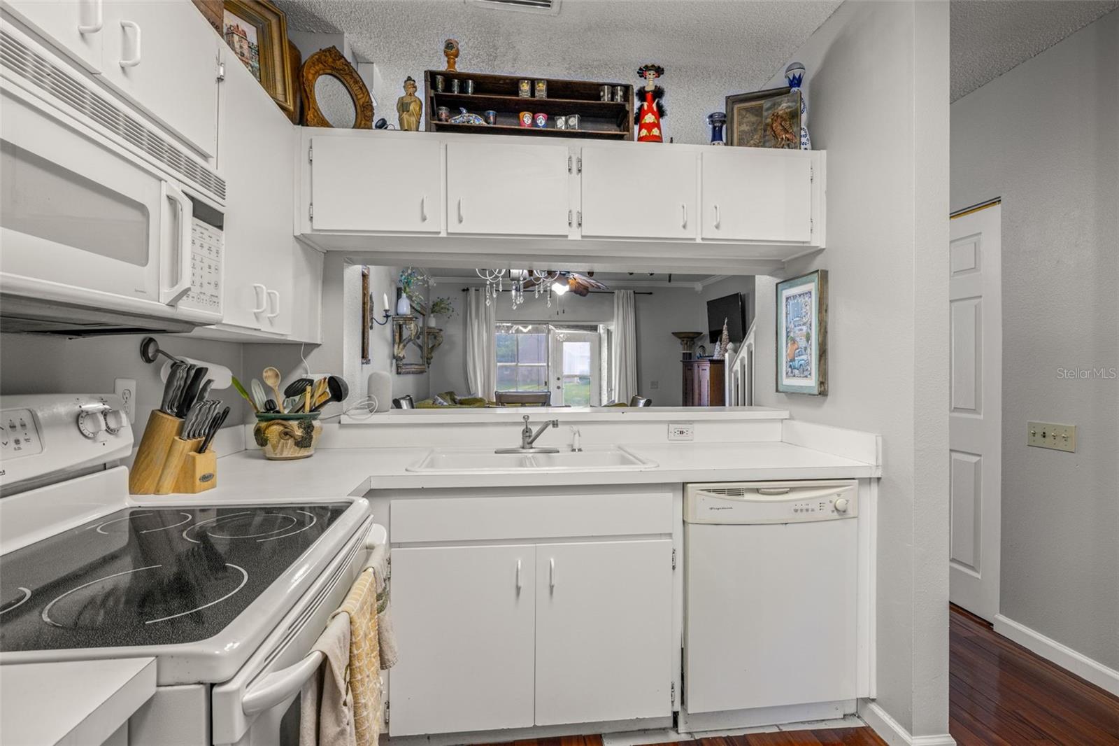 Image 11 of 40 For 6025 Bayside Key Drive