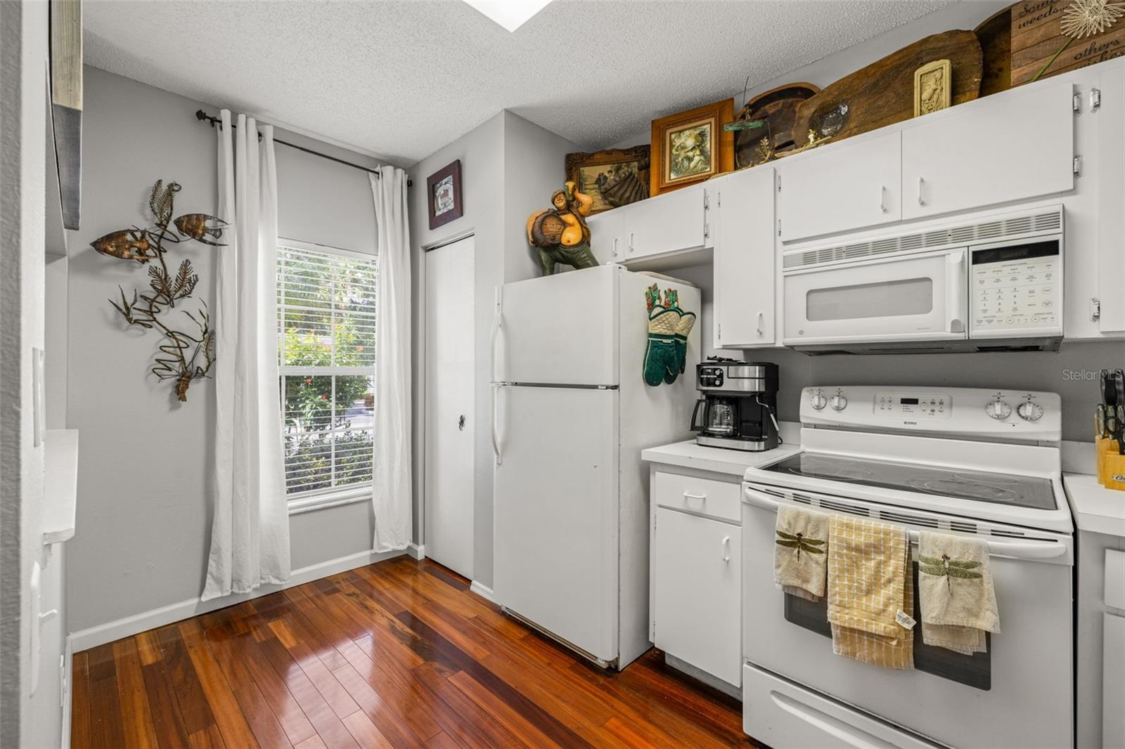 Image 13 of 40 For 6025 Bayside Key Drive