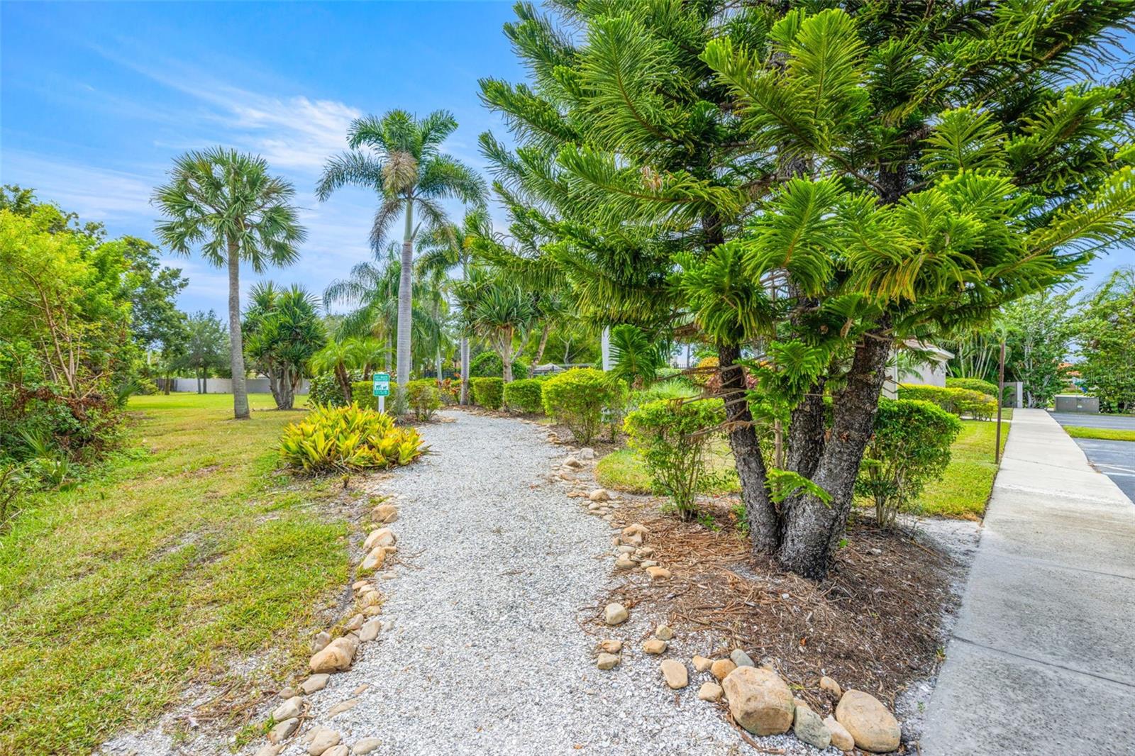 Image 34 of 40 For 6025 Bayside Key Drive