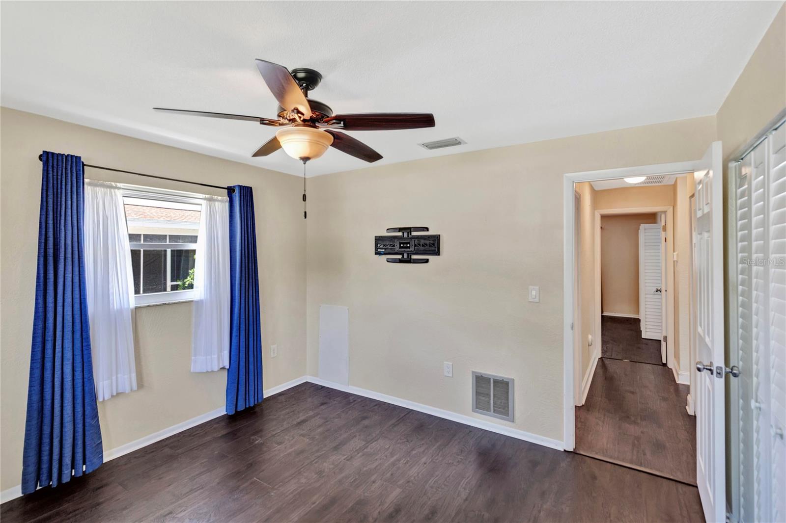 Image 16 of 42 For 3260 Parkway Place