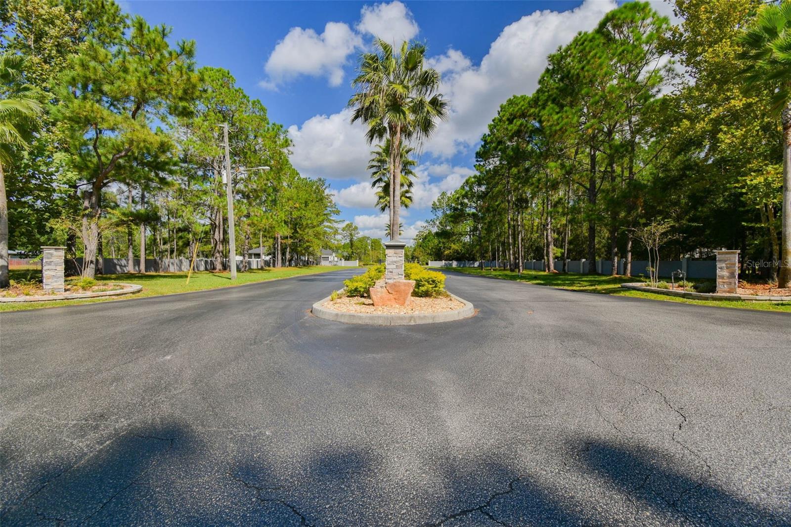 Listing photo id 21 for 8017 Woodleaf Boulevard
