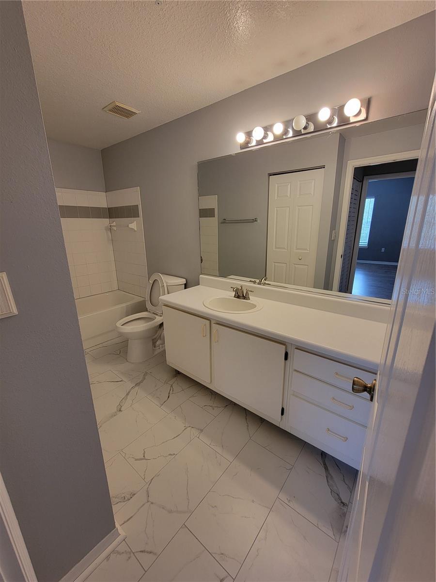 Image 17 of 46 For 5608 Pinnacle Heights Circle 302