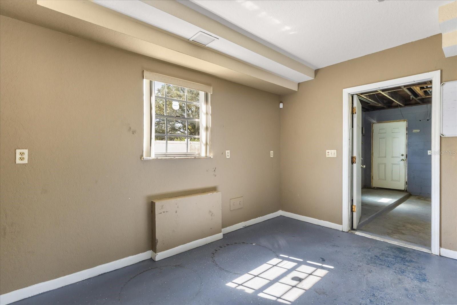 Image 15 of 39 For 4518 Linebaugh Avenue
