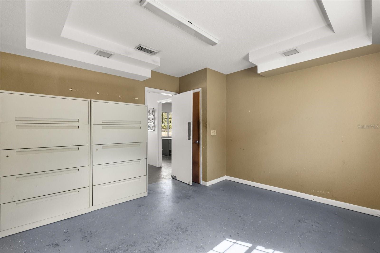 Image 16 of 39 For 4518 Linebaugh Avenue