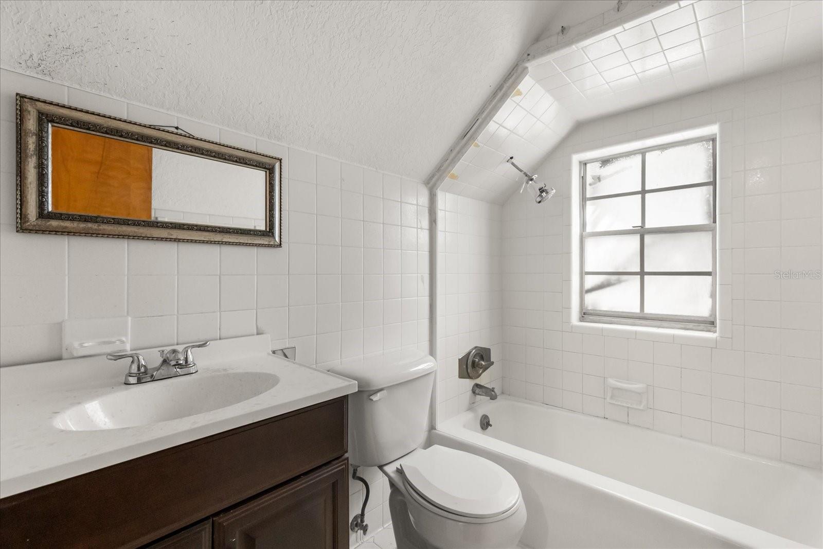 Image 21 of 39 For 4518 Linebaugh Avenue