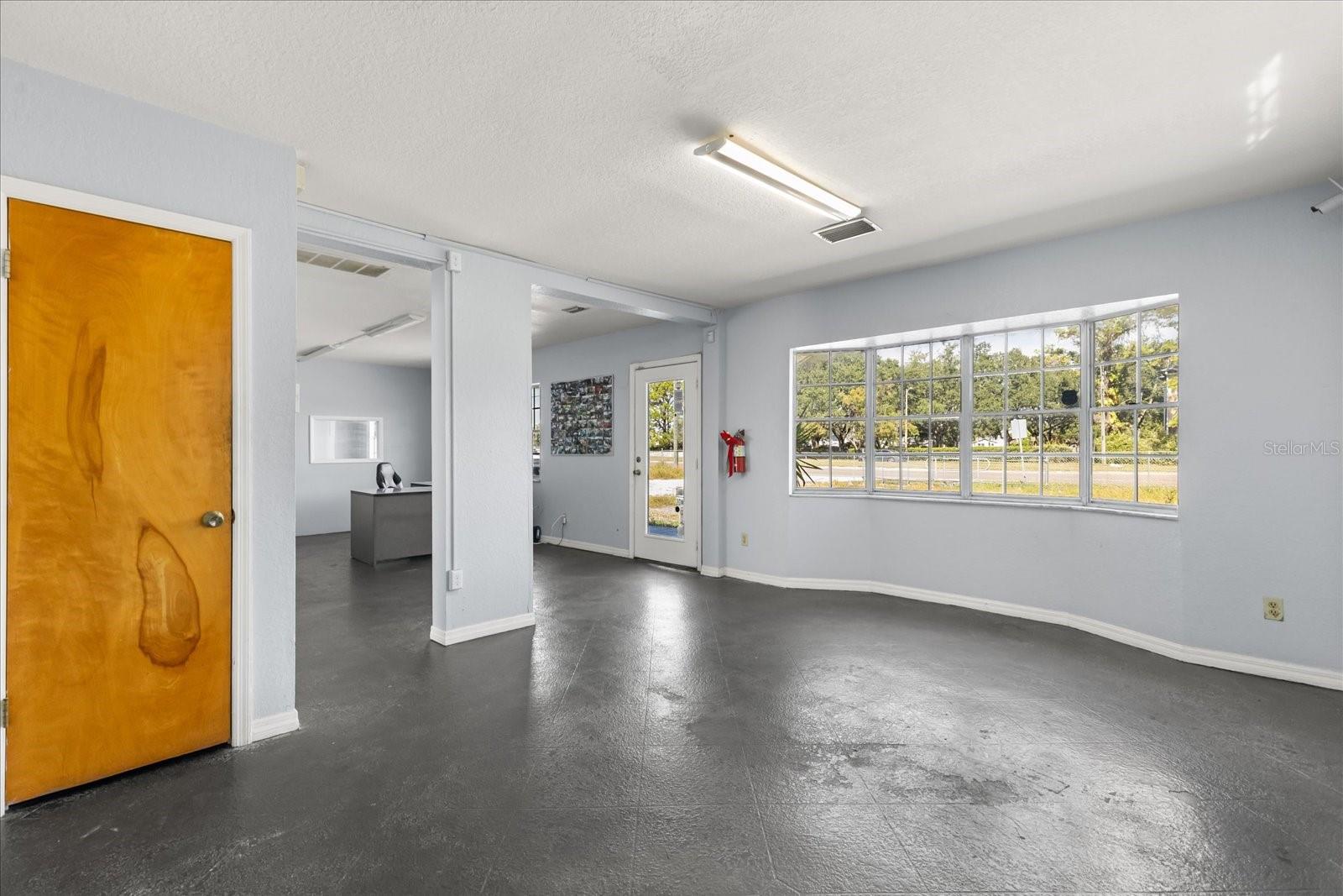Image 6 of 39 For 4518 Linebaugh Avenue