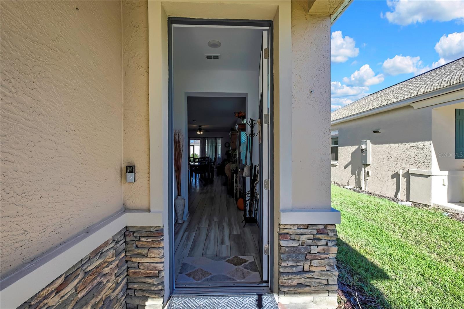 Image 4 of 39 For 9764 100th Avenue Road