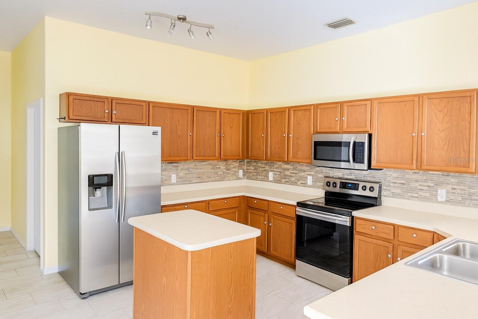 Image 3 of 9 For 12032 Timberhill Drive