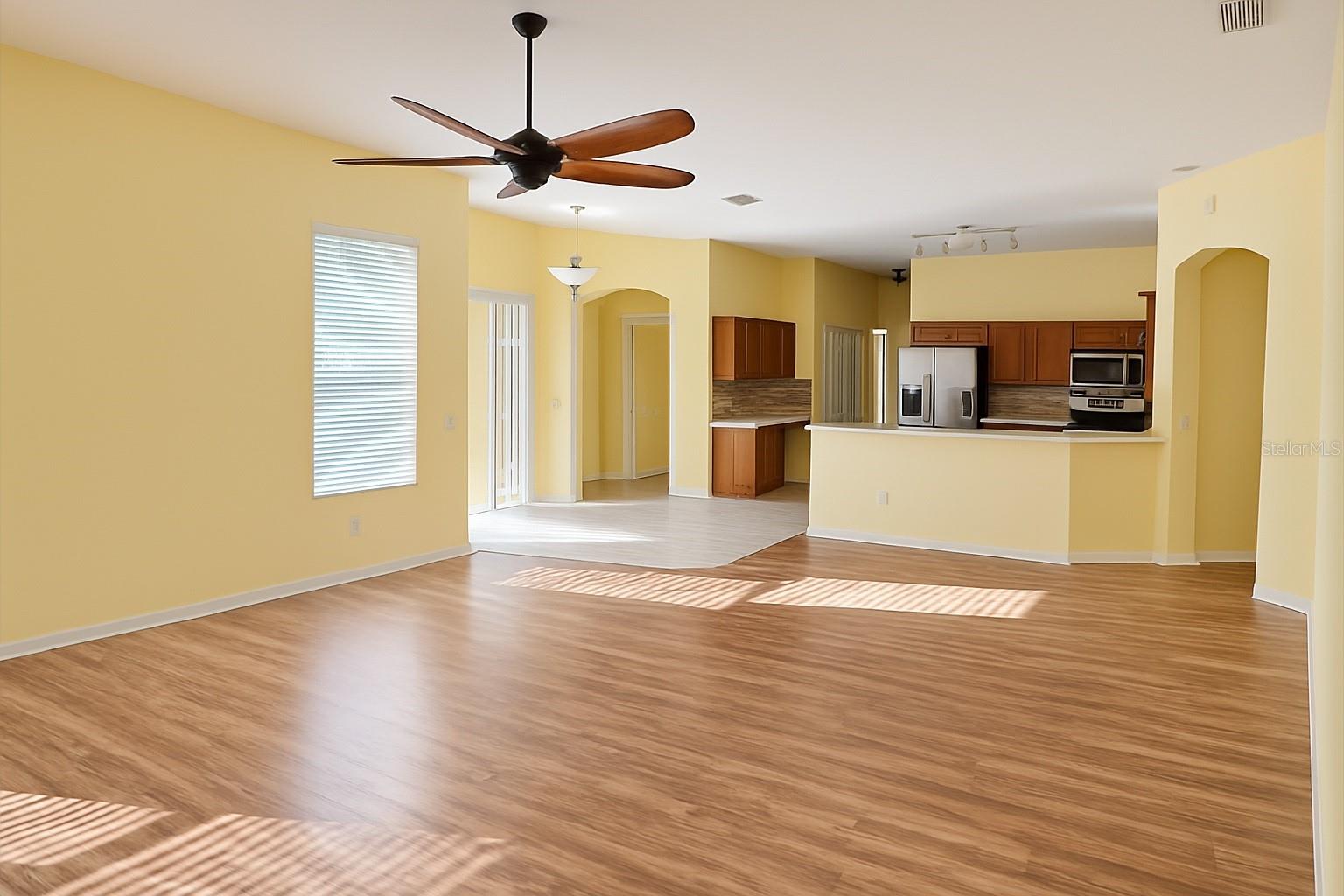 Image 5 of 9 For 12032 Timberhill Drive