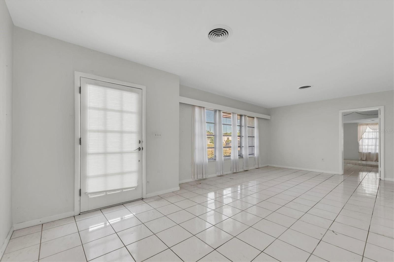 Image 5 of 52 For 7 Maywood Avenue
