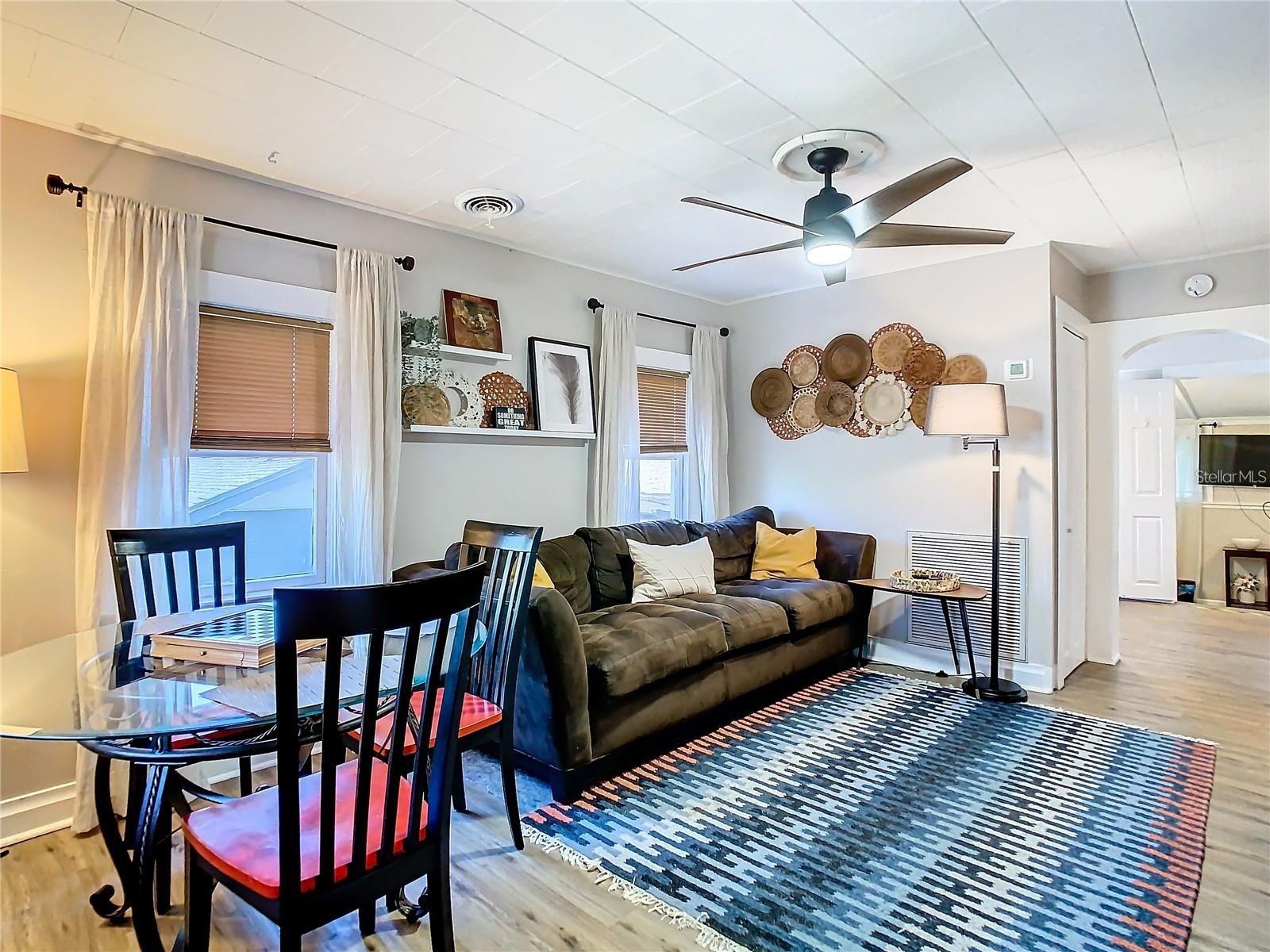 Image 7 of 18 For 303 Paris Street B