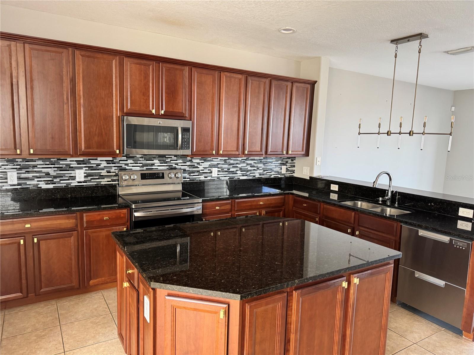 Image 18 of 41 For 1143 Venetian Harbor Drive Ne