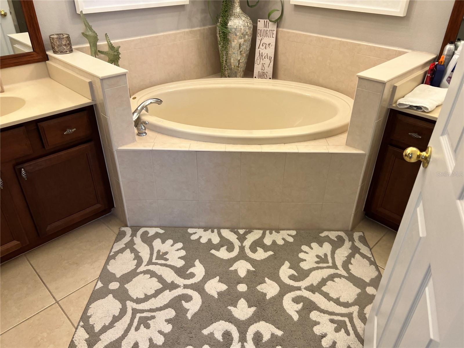 Image 30 of 41 For 1143 Venetian Harbor Drive Ne