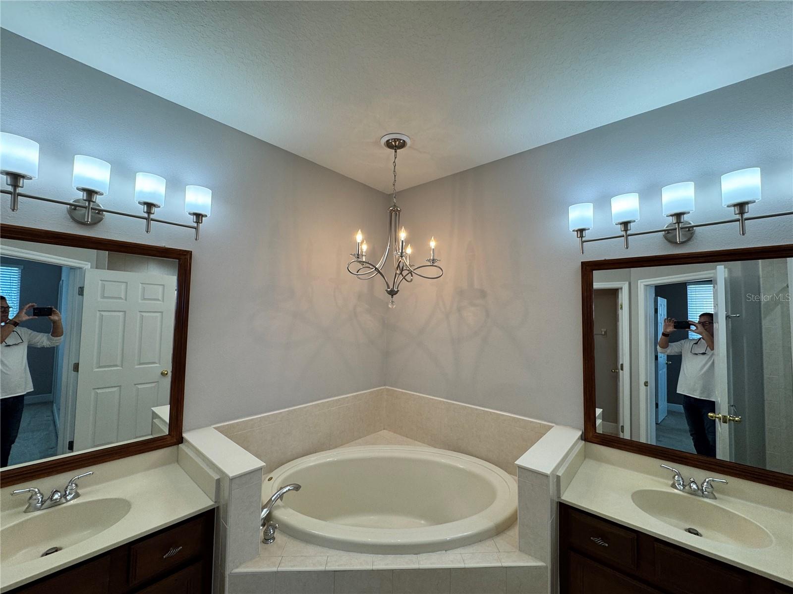 Image 34 of 41 For 1143 Venetian Harbor Drive Ne