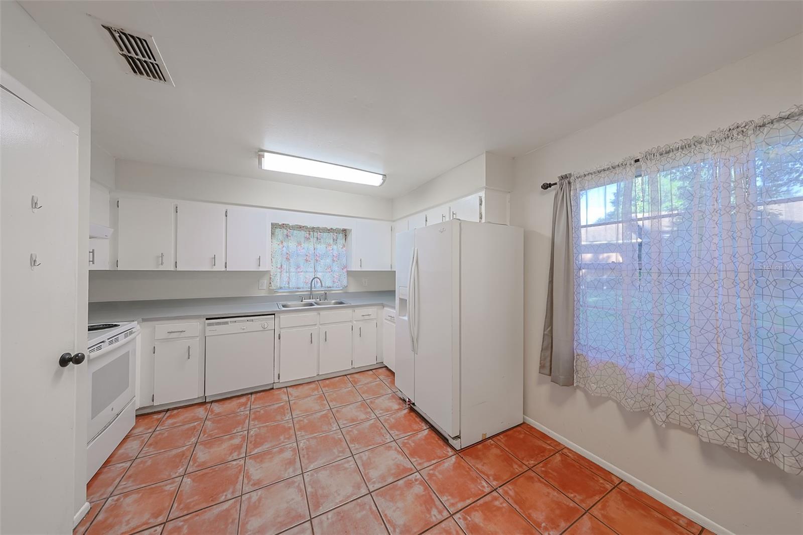 Image 20 of 34 For 128 Lake Thomas Drive