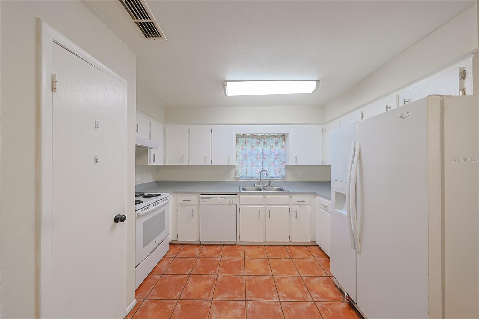 Image 21 of 34 For 128 Lake Thomas Drive