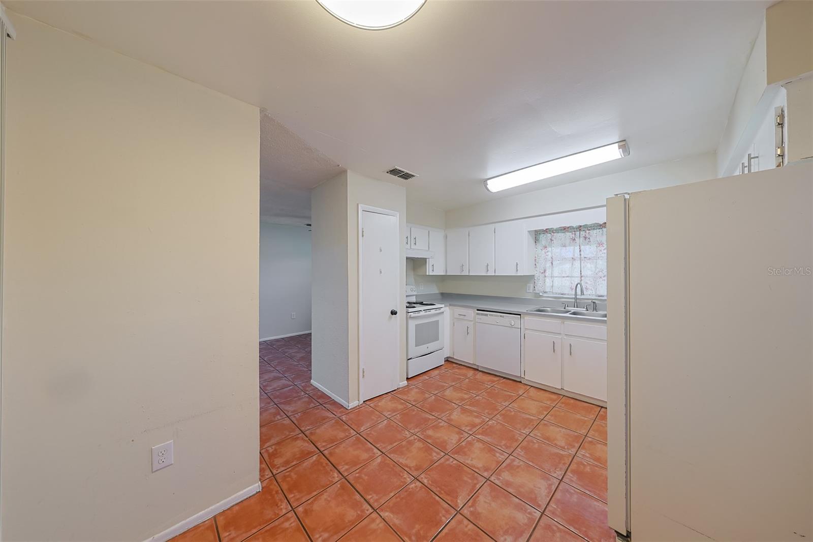 Image 22 of 34 For 128 Lake Thomas Drive