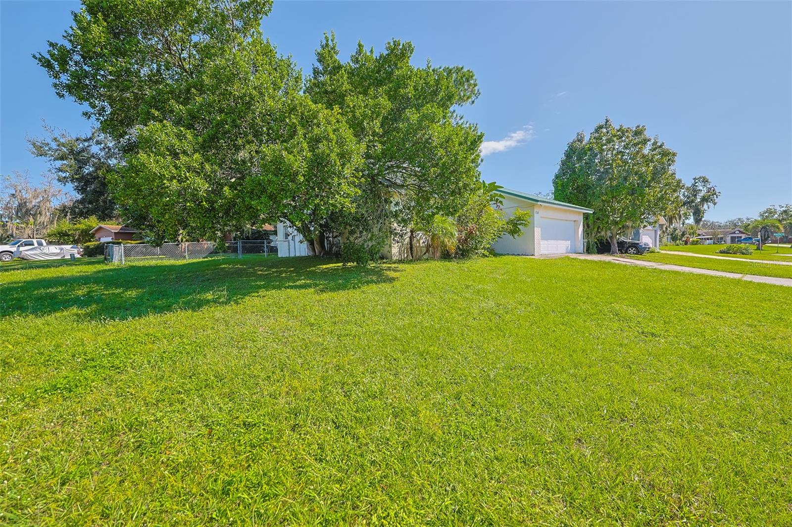 Image 30 of 34 For 128 Lake Thomas Drive