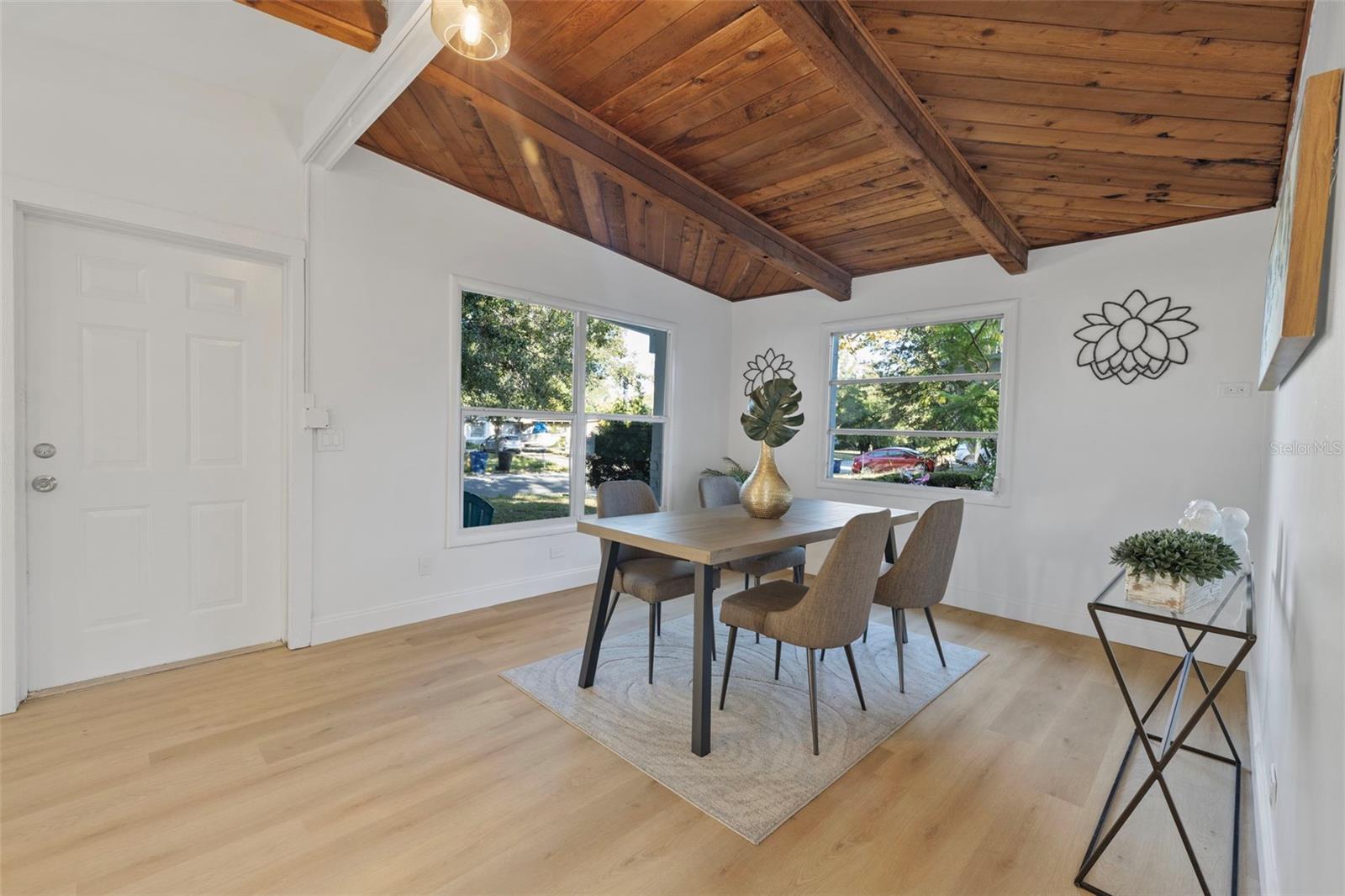 Image 11 of 21 For 1511 Lynn Avenue