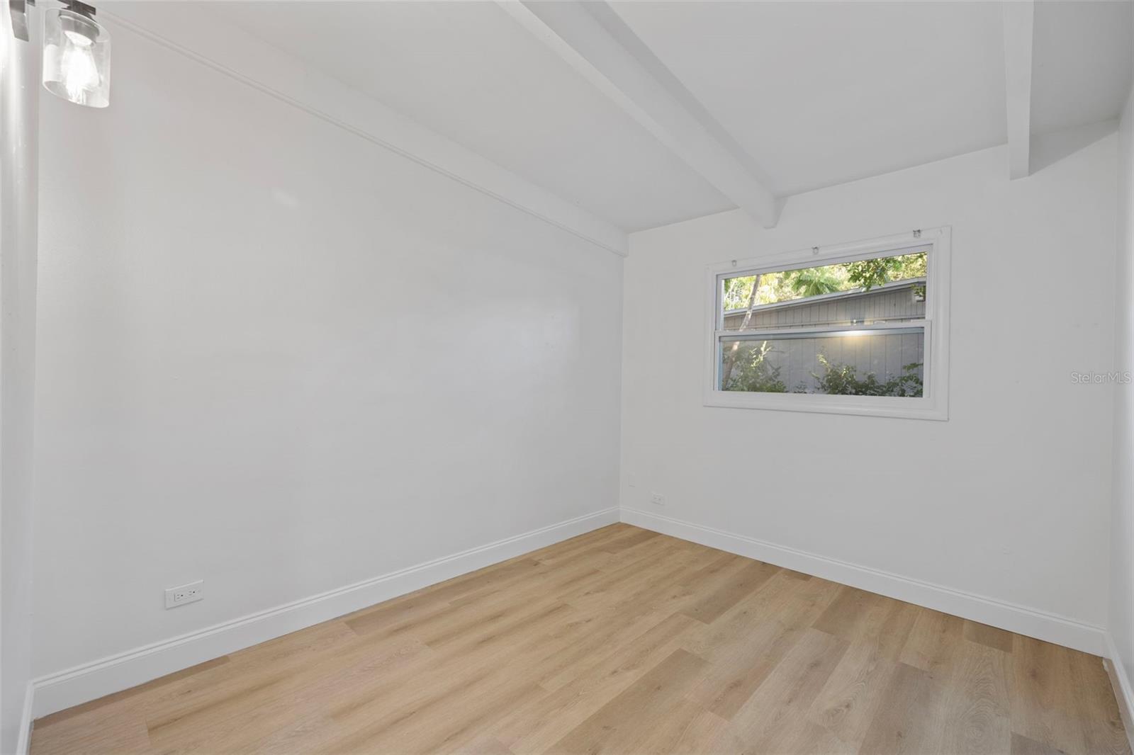 Image 14 of 21 For 1511 Lynn Avenue