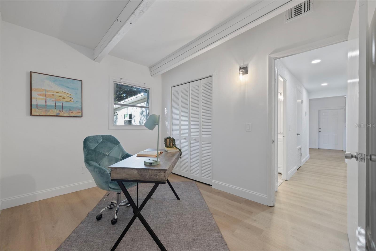 Image 18 of 21 For 1511 Lynn Avenue