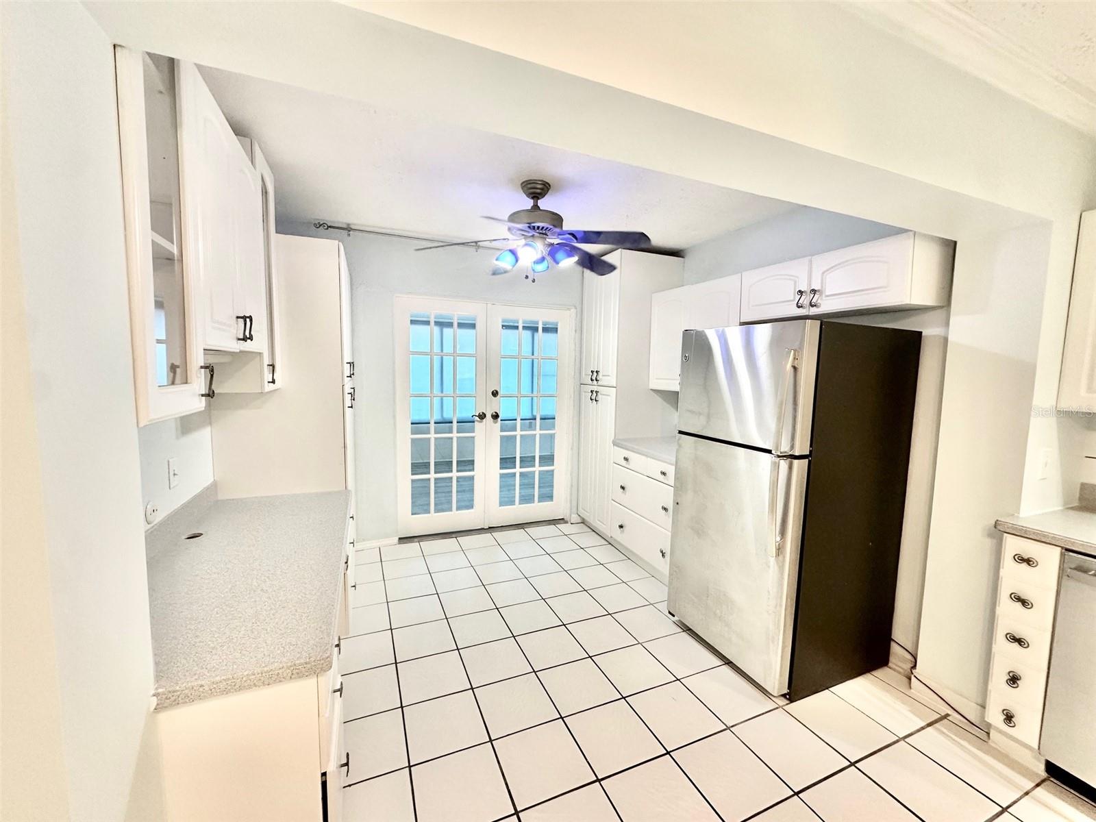 Image 4 of 17 For 432 Woodlawn Avenue