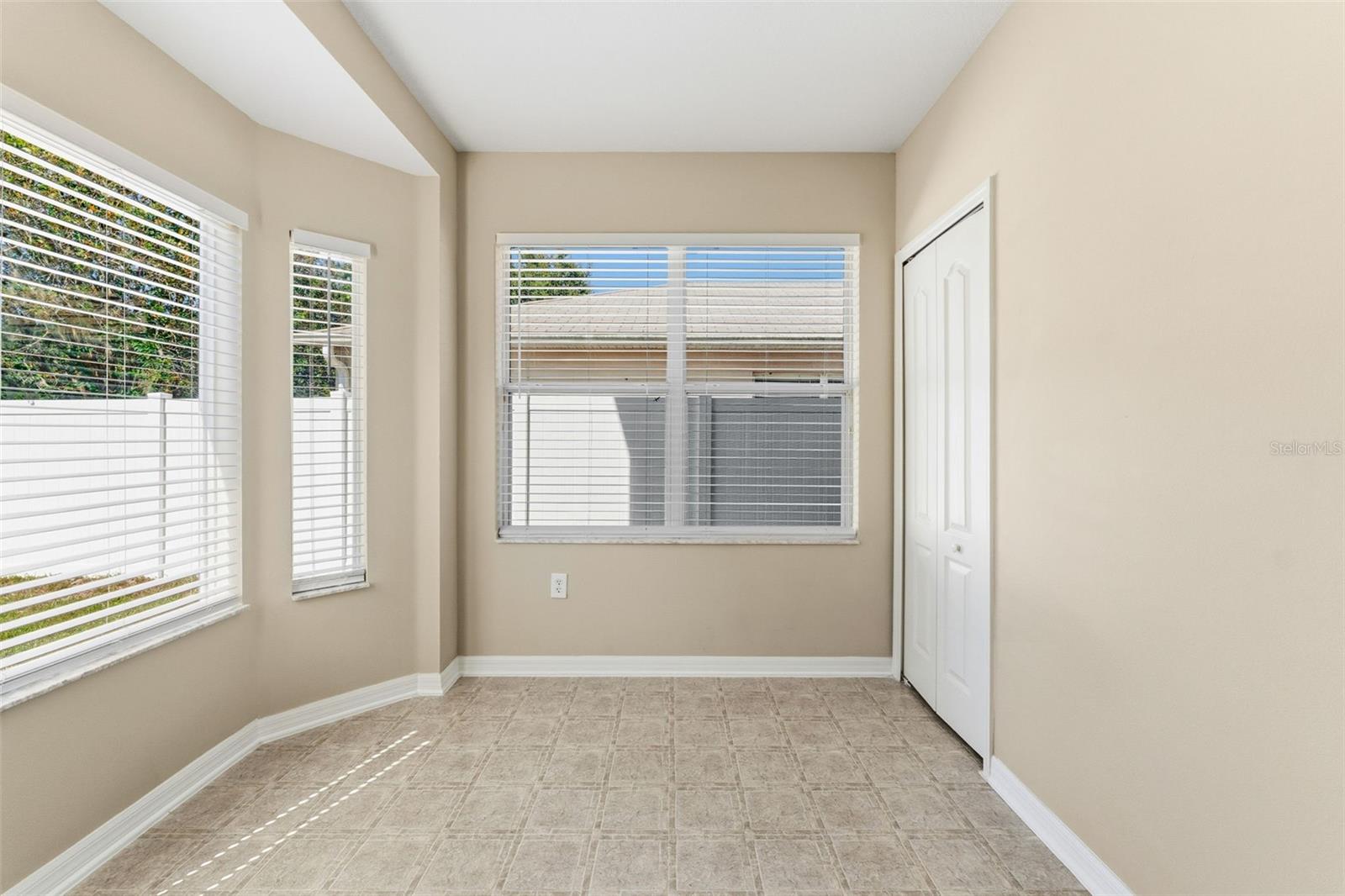 Image 17 of 40 For 10238 Perthshire Circle