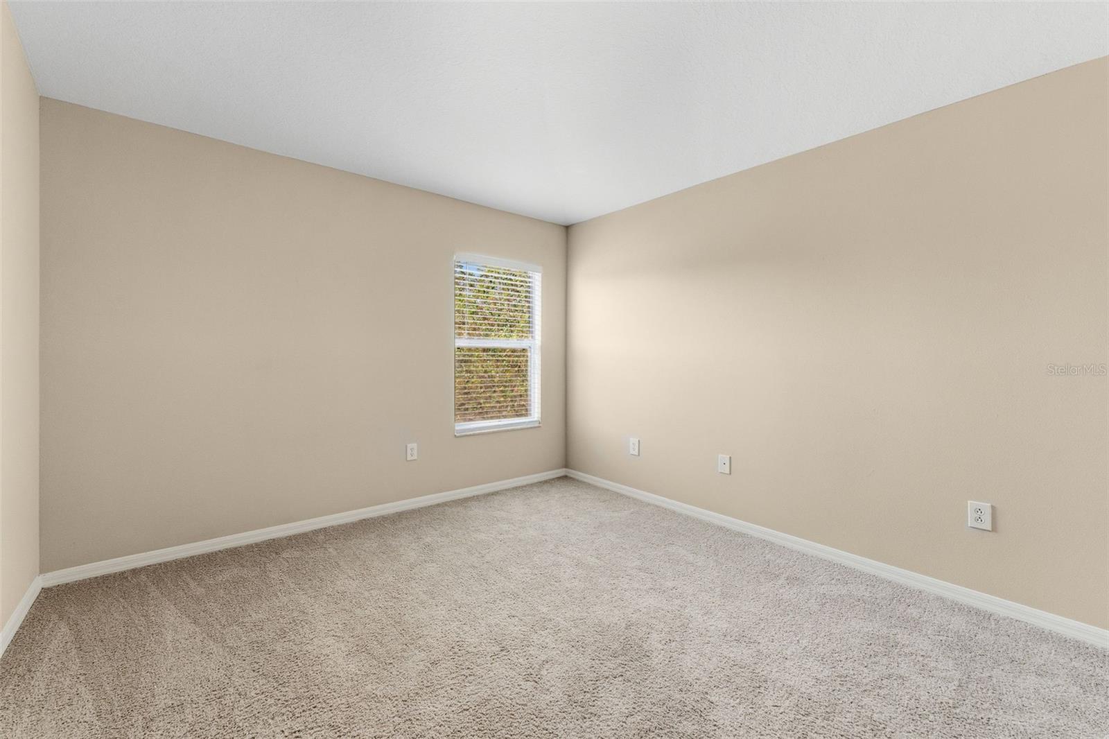 Image 27 of 40 For 10238 Perthshire Circle