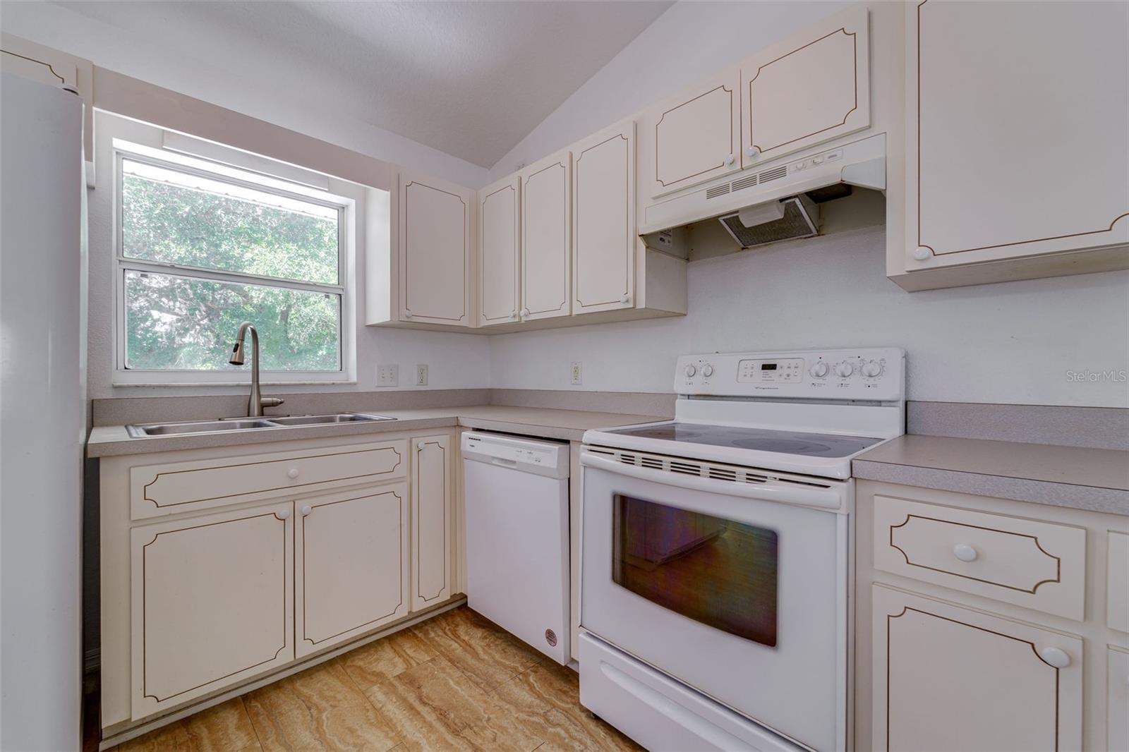 Image 11 of 37 For 729 Longfellow Terrace