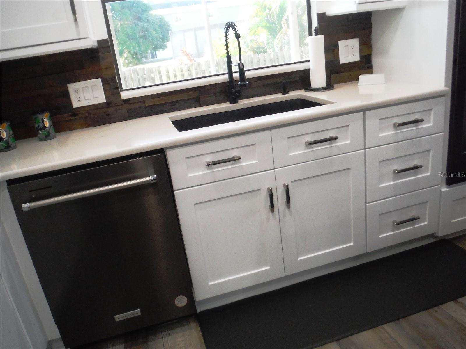 Image 8 of 55 For 168 Pinewood Terrace 104