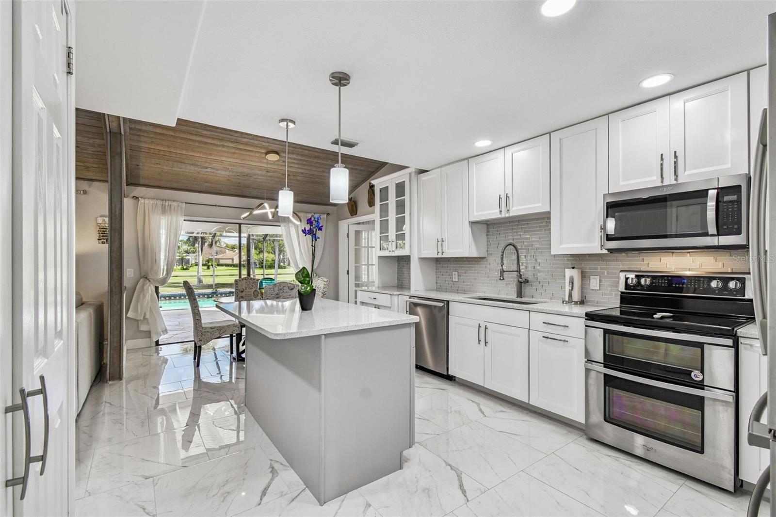 Image 12 of 76 For 14603 Village Glen Circle