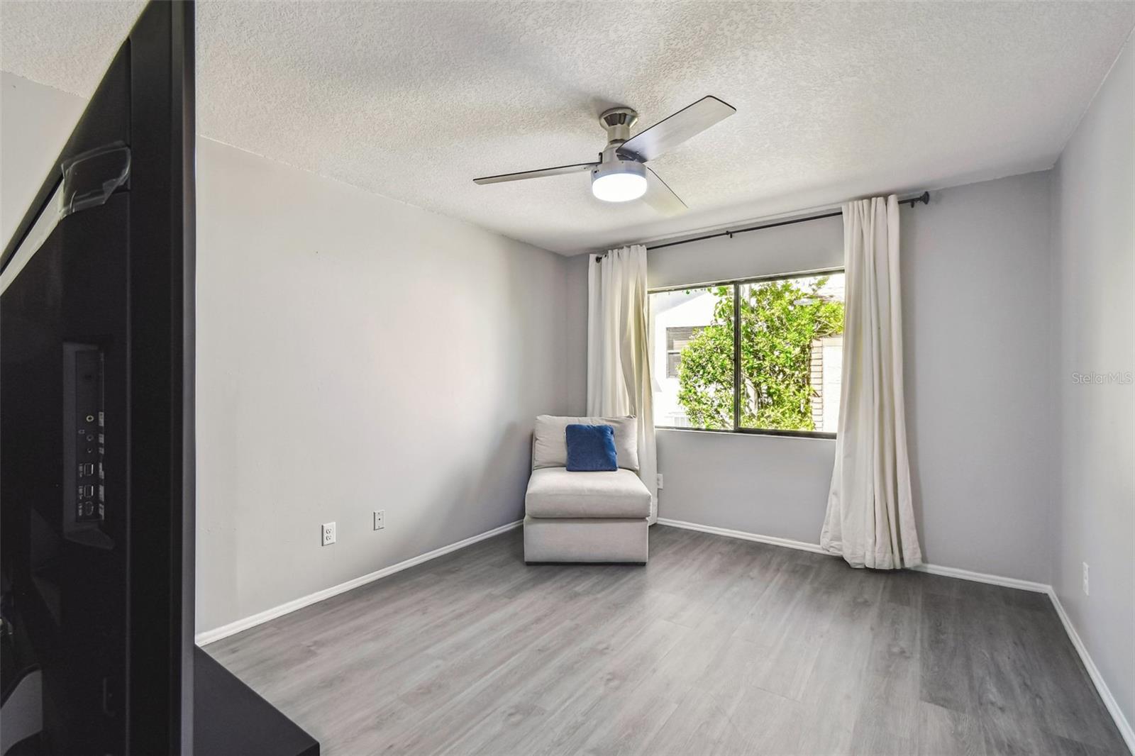 Image 43 of 76 For 14603 Village Glen Circle