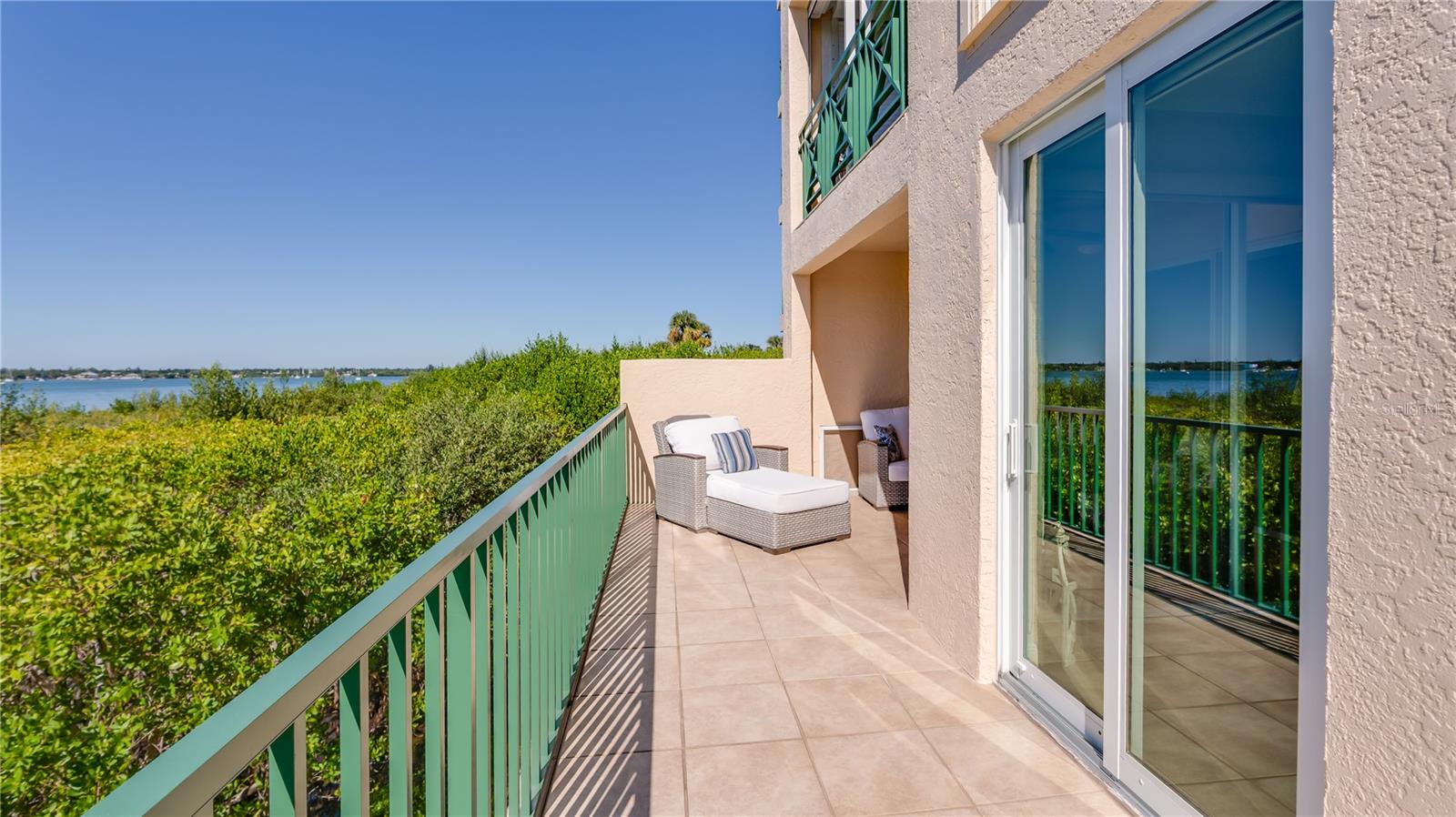 Image 45 of 73 For 4737 Dolphin Cay Lane S 107