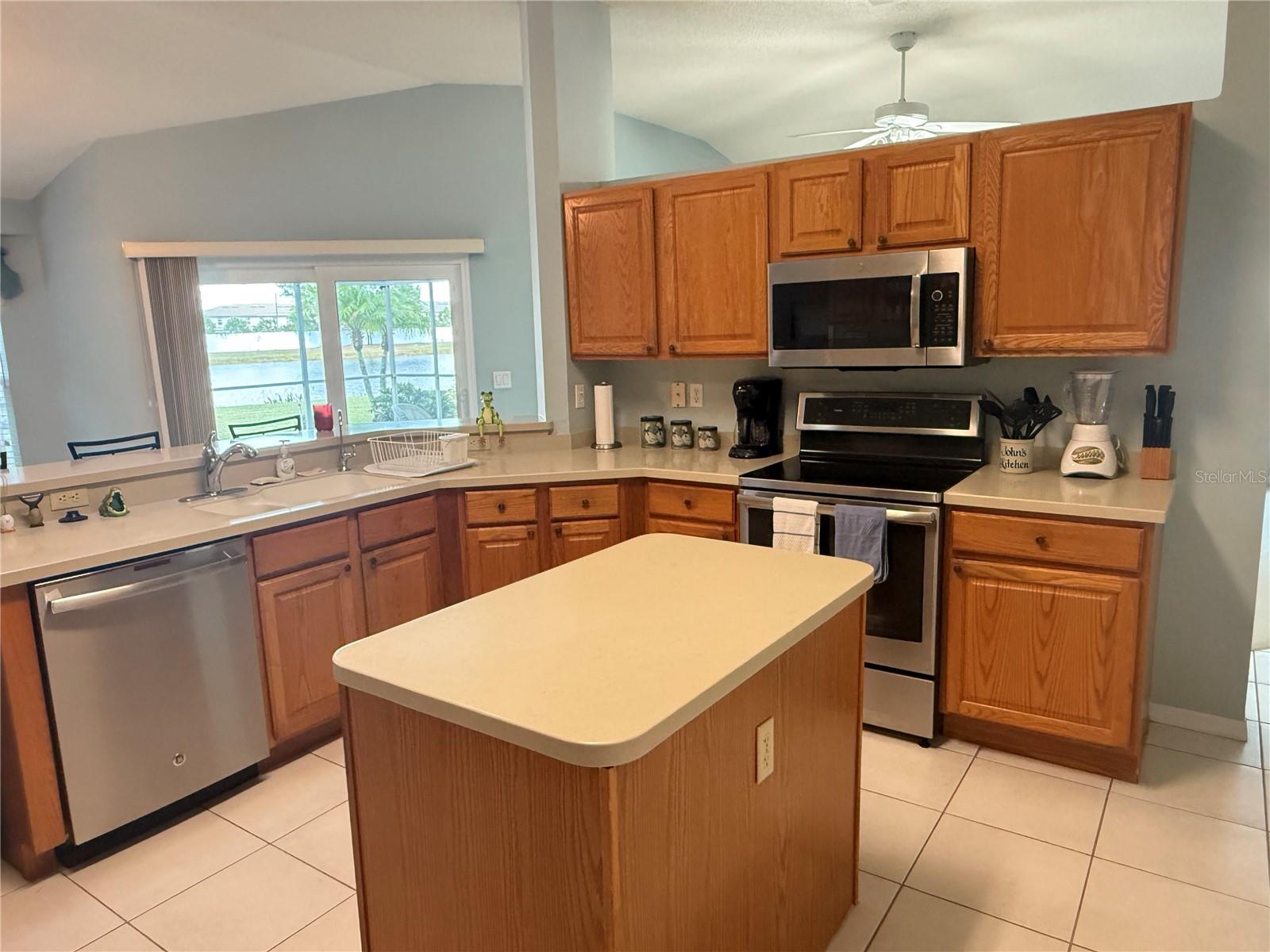 Image 14 of 45 For 2214 North Creek Court