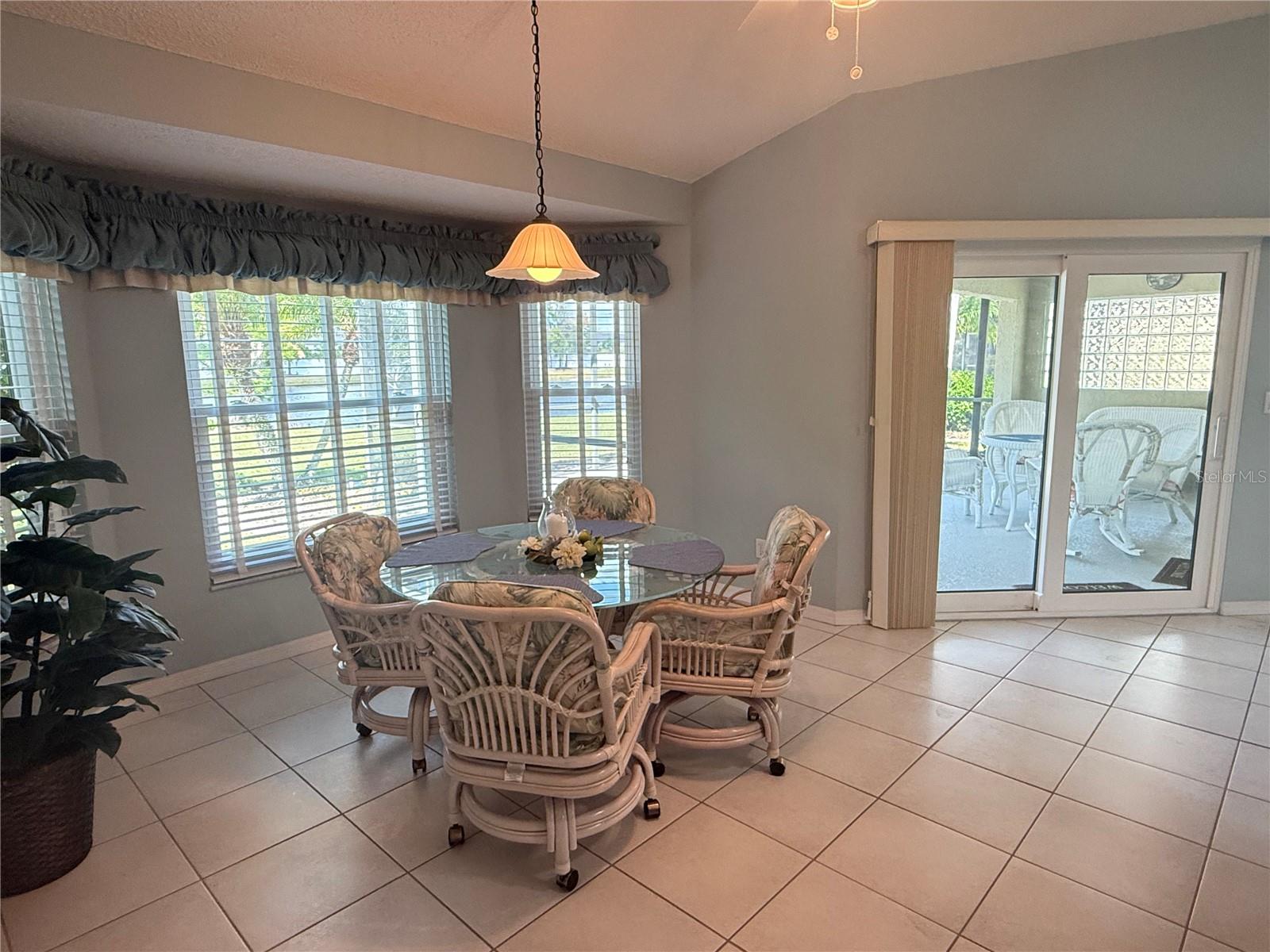 Image 19 of 45 For 2214 North Creek Court