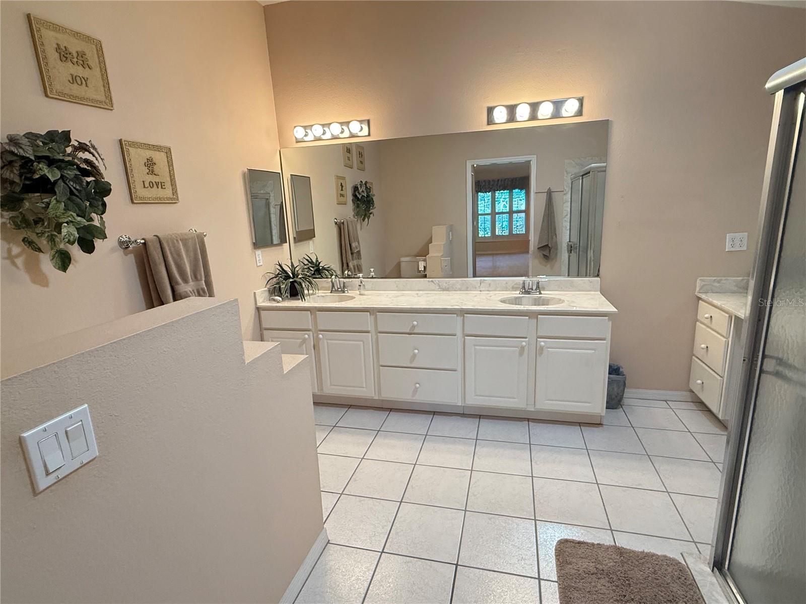 Image 27 of 45 For 2214 North Creek Court